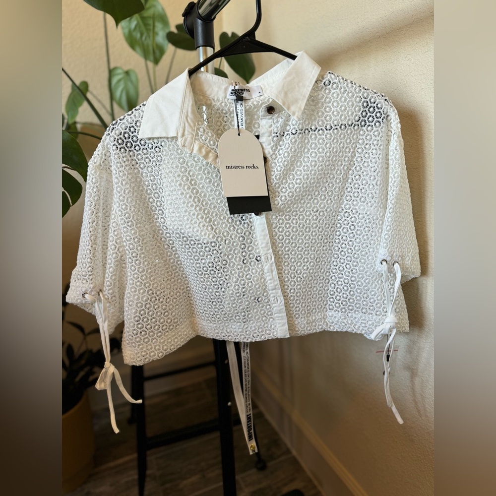 S beach cover or cropped blouse.
